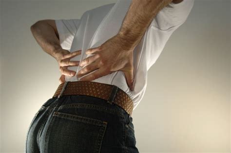 болка в долната част на гърба при изправяне на симптоми